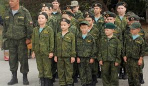 Украинских детей, незаконно вывезенных в Беларусь, отправили на обучение с военными