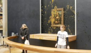 У Луврі дві активістки облили супом “Мону Лізу” Леонардо да Вінчі