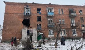 Окупанти атакували багатоквартирний будинок у Купʼянську: є постраждалі та загибла