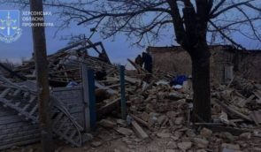 Окупанти вдарили з авіації по селу на Херсонщині, двоє людей загинули