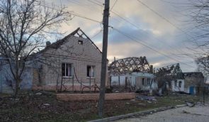 Окупанти скинули вибухівку біля гуманітарного штабу в Бериславі, є поранений