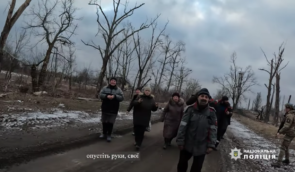 З Авдіївки евакуювали сотню цивільних: вони йшли із захопленої частини міста з піднятими руками