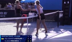 Українська тенісистка потиснула руку росіянці на змаганнях: її батько назвав це помилкою