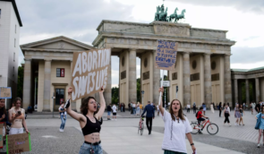 Німеччина планує карати пролайф-активістів за протести біля лікарень і центрів планування сім’ї