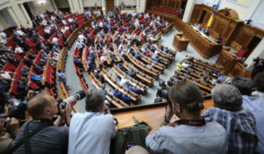 Десятки громадських організацій та журналістів вимагають відкрити для них засідання Верховної Ради та комітетів