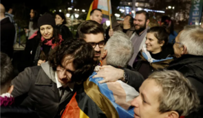 У Греції парламент легалізував одностатеві шлюби