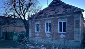 Війська РФ скинули авіабомбу на приватний будинок в селищі на Донеччині: є постраждалі