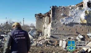 Окупанти обстріляли Купʼянськ, поціливши в кафе та церкву: є загиблі, під завалами перебувають люди