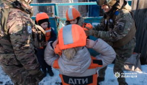 Із села майже біля лінії фронту на Донеччині евакуювали ще трьох дітей