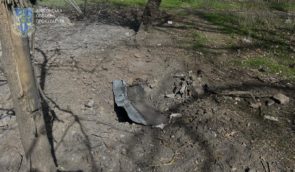 Росіяни скинули вибухівку з дрона на жінку в Бериславі та поранили чоловіка у Станіславі на Херсонщині