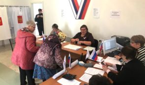 Оккупанты заставляют крымчан, работающих в бюджетной сфере, идти на незаконные выборы президента РФ – СМИ