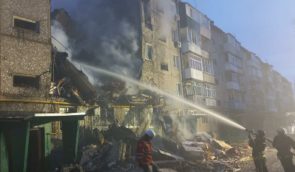 Ночью армия РФ атаковала многоэтажку в Сумах: есть погибшие, десять человек удалось спасти из-под завалов