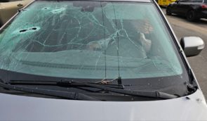 У Херсоні окупанти обстріляли таксі: водій загинув, ще двоє людей поранені