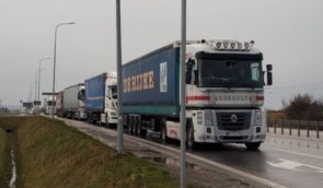 У Польщі фермери повністю заблокували рух українських вантажівок у двох пунктах пропуску