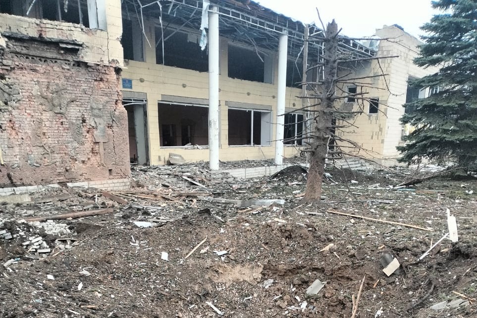 Dans la région de Soumy, l’armée russe a détruit le centre du village frontalier de Velyka Pisarivka