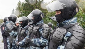 У Москві за добу затримали п’ятьох журналістів, одного з них жорстоко побили силовики
