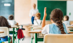 У 24 школах Запоріжжя відновлять навчання у змішаному форматі – Федоров