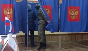 На окупованій частині Запорізької області росіяни закликають людей “голосувати” замість родичів