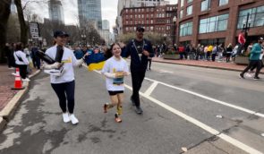 Яна Степаненко, яка втратила обидві ноги під час обстрілу Краматорська, здолала 5-кілометрову дистанцію на Бостонському марафоні