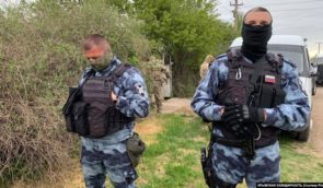 С начала года российские силовики провели десятки обысков в домах крымских татар