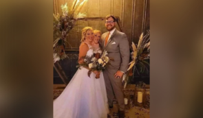 Сіамська близнючка Еббі Генсел вийшла заміж за ветерана армії США