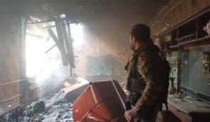 У Бериславі окупанти скинули з дрона вибухівку на цивільних: поранені п’ятеро людей