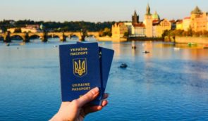 Майже половина українських біженців хочуть отримати нове громадянство – КМІС