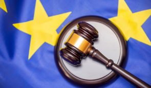 ЄСПЛ зобов’язав Україну виплатити понад 4 тисячі євро адвокатам, яких під час обшуку їхнього клієнта грубо виштовхали есбівці