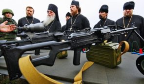 В России в храмах РПЦ начали открывать курсы стрельбы, на которых преподают участники вторжения в Украину
