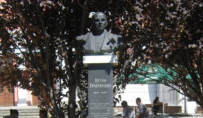 В окупованому Сімферополі знесли пам’ятник генералу, який захищав кримських татар
