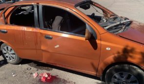 Росіяни скинули гранату з дрона на цивільну автівку у селі Михайлівка на Донеччині, поранені троє людей