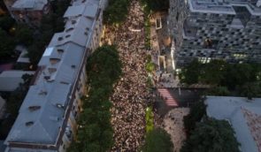 Тисячі людей вийшли на мітинг у Грузії проти закону щодо “іноагентів”