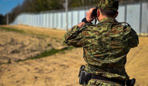 У Польщі сотні мігрантів намагалися прорватися через польсько-білоруський кордон: постраждали двоє військових