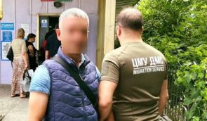 У Києві та області знайшли сотні іноземців, які не мали легальних підстав бути в країні