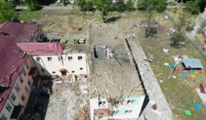 Россияне сбросили две бомбы на детский сад в Мирнограде: пятеро пострадавших