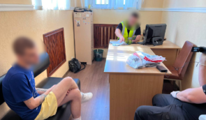 Оперативник та слідчий поліції організували схему вимагання грошей у Київському СІЗО