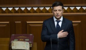 Понад 40% українців відчули погіршення з демократією за президентства Зеленського