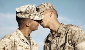У США помилували тисячі ЛГБТ-ветеранів, засуджених за одностатеві стосунки