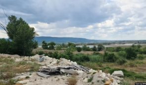 В окупованому Криму, біля Білогірського водосховища, з’явилося велике звалище, яке продовжує розростатися