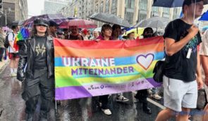 У Берліні на прайді несли портрети українських ЛГБТ-військових
