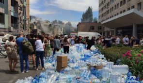 Поліція з’ясовує, чи міг хтось отруїти воду, що привозили на місце удару росіян по “Охматдиту”