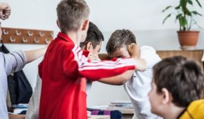 Зовнішність, поведінка, хобі, світогляд та мова: за що найчастіше цькують в українських школах?