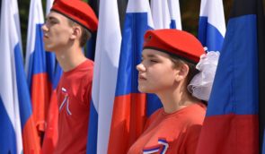 Мілітаризація дітей та молоді триває: на окупованій Донеччині сформували 26 нових юнармійських загонів