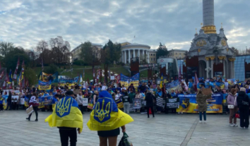 У Києві родини зниклих безвісти та полонених військових вийшли на акцію