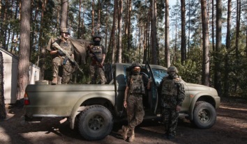 “Бучанські відьми”: як жінки-волонтерки збивають російські дрони в небі над Київщиною