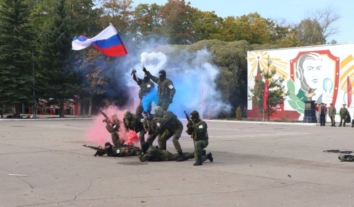 “Девушки в погонах”: команду подростков из оккупированной Луганской области отправили в Подмосковье на “военно-патриотическую игру”