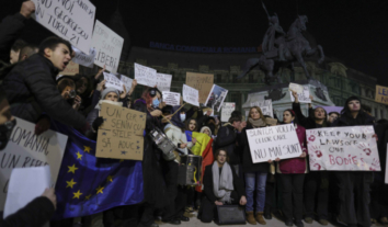 У Румунії люди вийшли на протест на тлі ймовірної перемоги у виборах президента проросійського кандидата