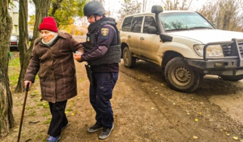 На Куп’янщині цивільних евакуюють броньованим транспортом