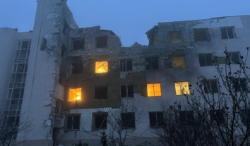 Two Russian guided bombs hit Kherson cancer center, separate attack claims civilian life