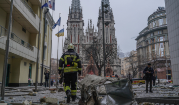 У Києві через ворожу атаку пошкоджені вітражі та вежі у костелі святого Миколая